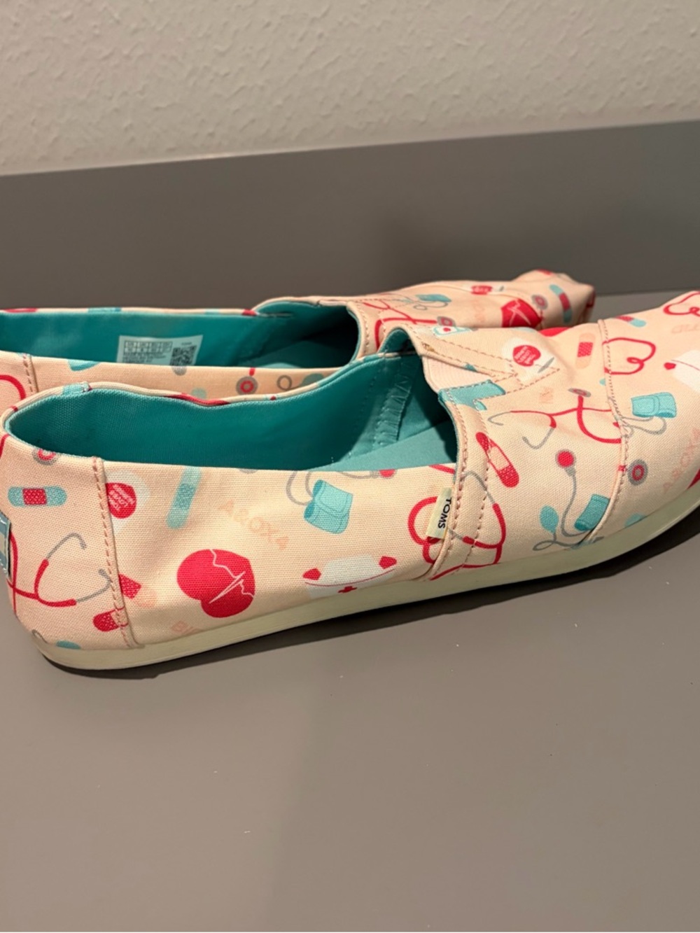 TOMS Alpargata Nurse Appreciation Shoes Women's Size 10 Pink, White & Teal EUC - Picture 4 of 9